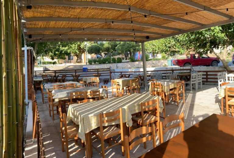 Villa Oros Corfu O Prasinos restaurant